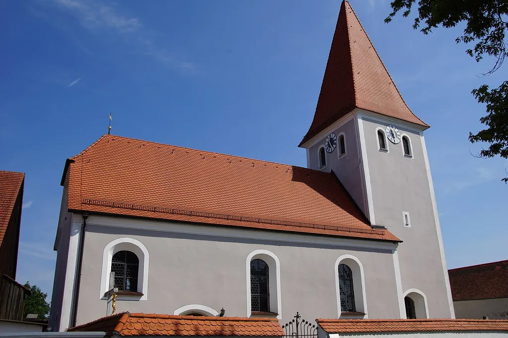 Die katholische Filialkirche St. Wolfgang im Juraort Litterzhofen, Stadt Beilngries: