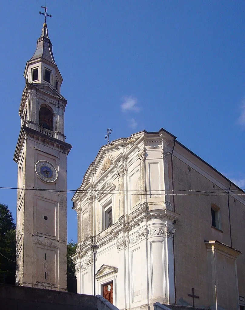 La chiesa parrocchiale e il campanile di Velo d'Astico
