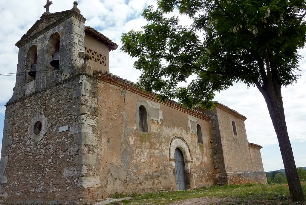 Katholische Pfarrkirche Nuestra Señora del Espino in Barcebal in der spanischen Provinz Soria (Castilla y León), Kirche aus dem 17. Jahrhundert mit romanischem Portal (Nuestra Señora del Espino Circulo Románico)