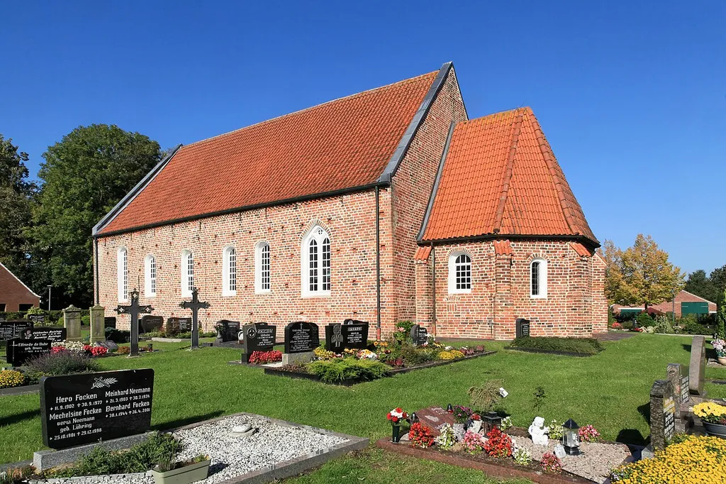 Rhauder Friedhof‎ mit Rhauder Kirche, Dorfstraße in Rhaude, Rhauderfehn