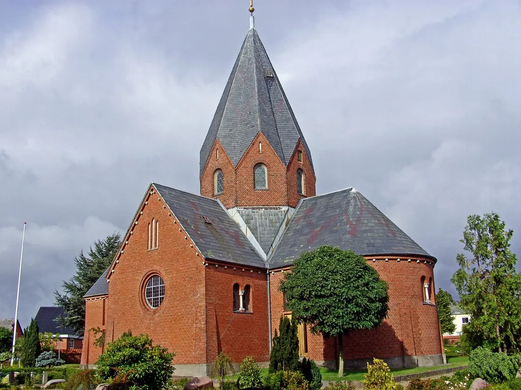 Hadsund church in Mariagerfjord from the south east