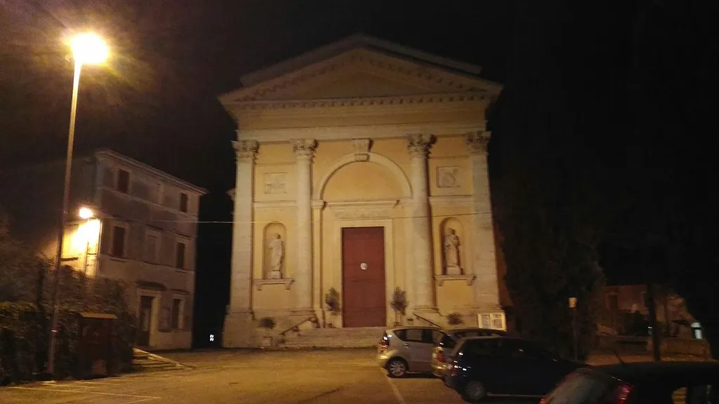 Poiano, frazione di Verona: la chiesa parrocchiale dei Santi Pietro e Paolo.