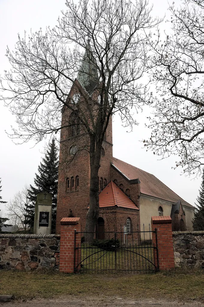 Cultural monument church with church wall in Steinhöfel-Behlendorf, number 09115203.