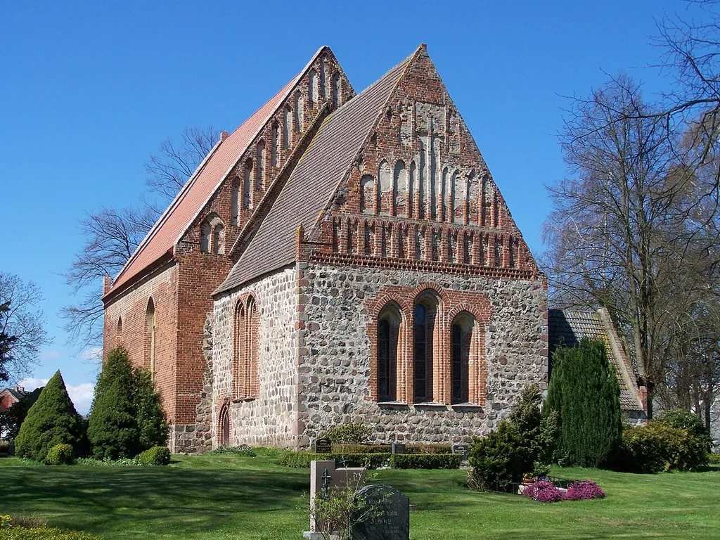 Vorland, Kirche - Ansicht auf Chor und Schiff (2008-04-20)