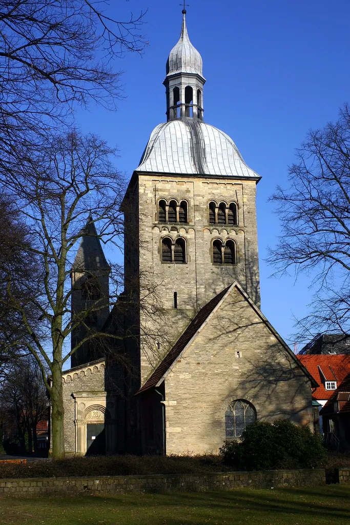 die St. Mauritz Kirche vom Hohenzollernring aus gesehen