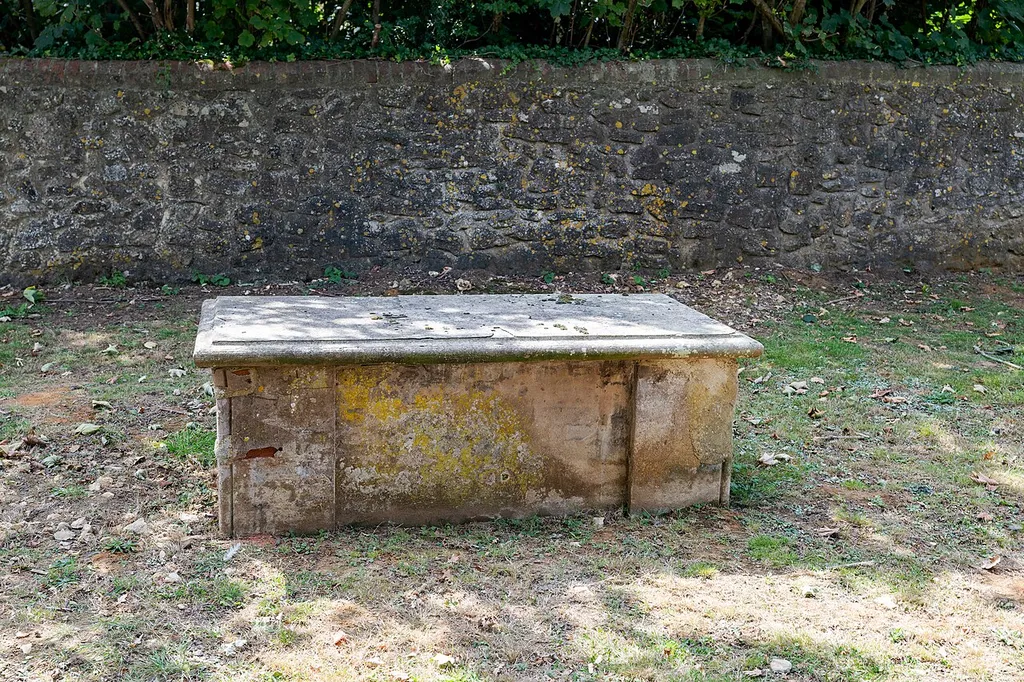 West Malling: Frazer Monument approximately 3 metres south of Duplow Monument, Parish Church of St Mary the Virgin, Grade II