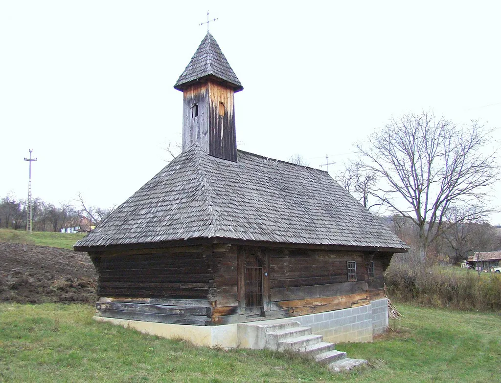 Biserica de lemn „Sfinții Arhangheli” din Păcureni, județul Mureș