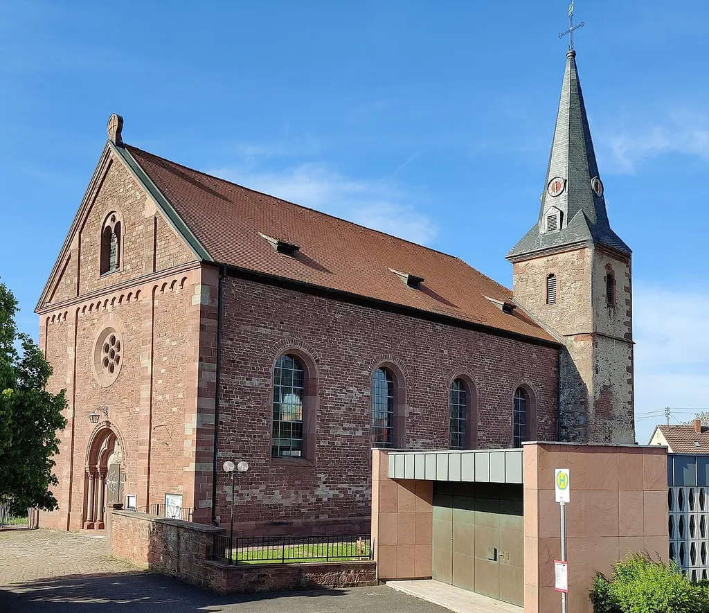 Katholische Pfarrkirche St. Peter und Paul Neunkirchen, Landkreis Miltenberg, Unterfranken, Bayern, Deutschland