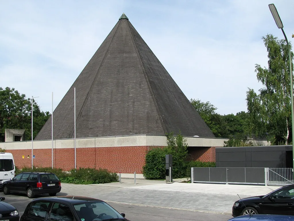 Kirche Mariä Sieben Schmerzen von Südosten