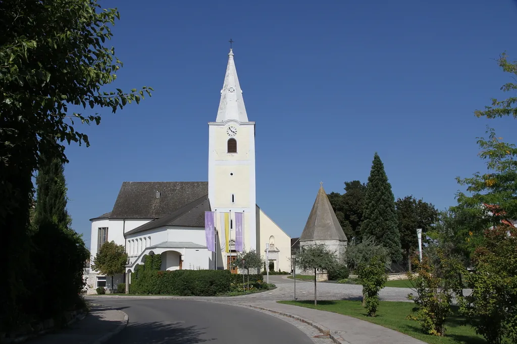 Die kath. Pfarrkirche hl. Johannes d. Täufer in der burgenländischen Marktgemeinde Sankt Margarethen im Burgenland.