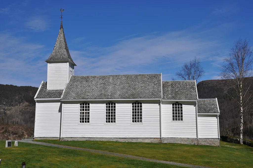 Guddal kyrkje står i Guddal søraust i Fjaler kommune i Sogn og Fjordane, og er ei langkyrkje som plar daterast til 1870, sjølv om delar av kyrkja er frå 1686. I 1870 vart den gamle kyrkja utvida, og samstundes fekk heile bygget ny kleding og det vart lagd nytt golv og panel inne. Kyrkja fekk òg eit tårn. 25. september 1870 vart kyrkja vigsla på nytt. Til jubileet i 1970 vart kyrkja pussa opp igjen. I mellomalderen stod det ei stavkyrkje i Guddal, denne vart truleg riven på 1600-talet. Guddal kyrkje høyrer til Fjaler sokn i Sunnfjord prosti. Guddal var tidlegare eit eige kyrkjesokn, men sokna i det tidlegare prestegjeldet er no ihopslegne til eitt sokn. (Kjelde: Nynorsk Wikipedia)