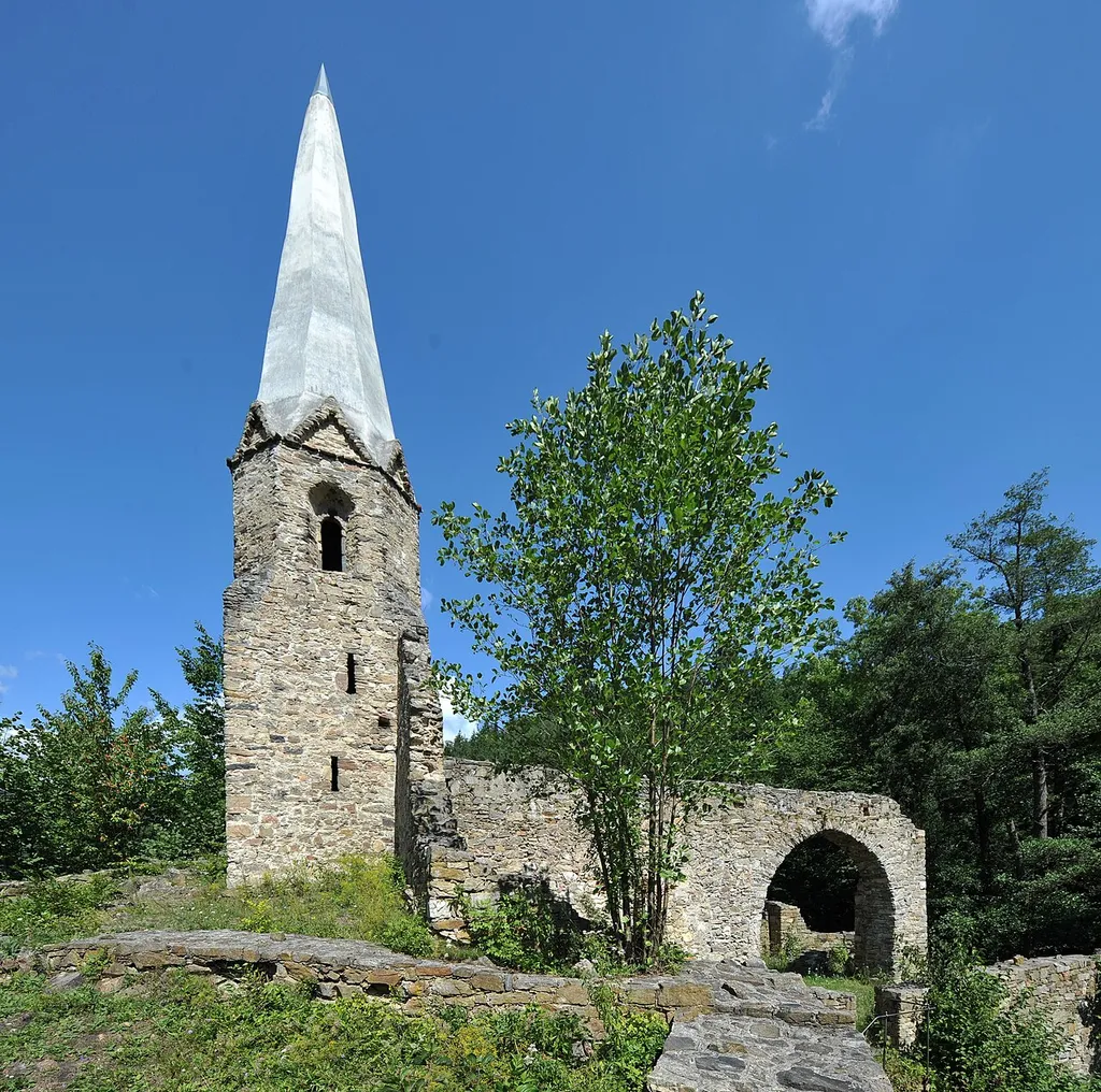This media shows the protected monument with ObjektID 69660 in Austria. (Commons, de, Wikidata) The making of this work was supported by Wikimedia Austria. For other files made with the support of Wikimedia Austria, please see the category Supported by Wikimedia Österreich. Emmersdorf an der Donau/Gossam: Burg- und Kapellenruine hl. Pankraz