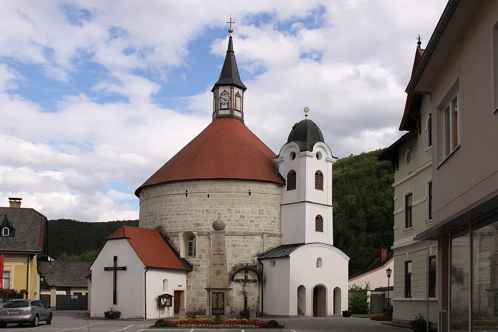 Denkmalgeschützte römisch-katholische Pfarrkirche hl. Maria Magdalena in Scheiblingkirchen-Thernberg.