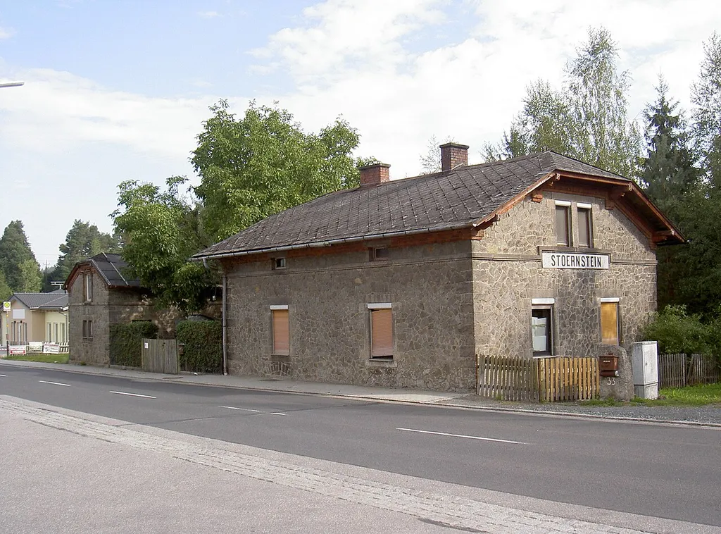 station building at Störnstein station