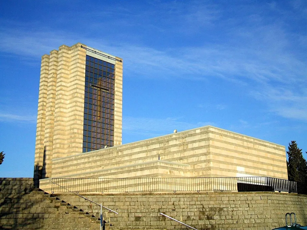 Iglesia parroquial de Nuestra Señora de los Ángeles ('Iglesia de la FEFASA'), en Miranda de Ebro (provincia de Burgos, Castilla y León, España).