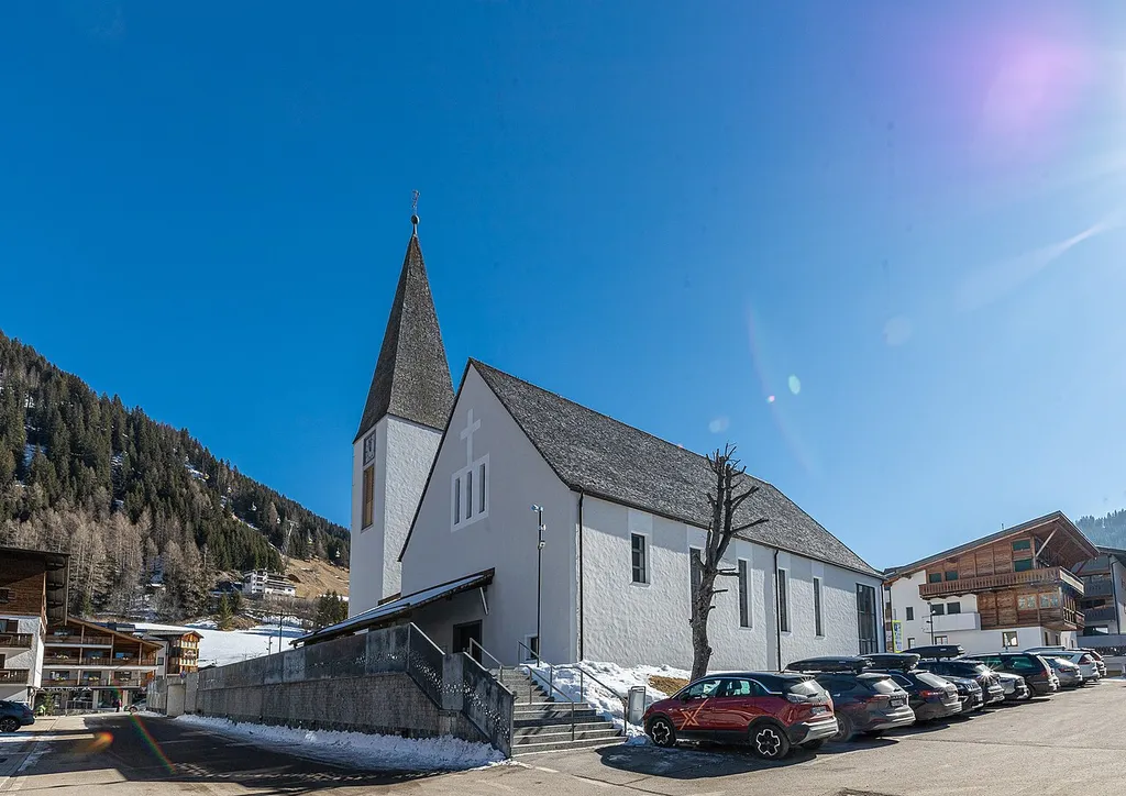 Corvara kostel Srdce Ježíšova