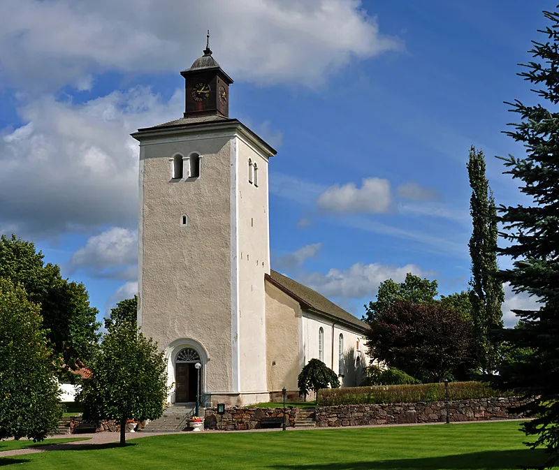 Hova kyrka i Hova i Skara stift.