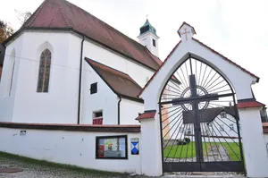 Kath. Filialkirche hl. Ägidius und ehem. Friedhof