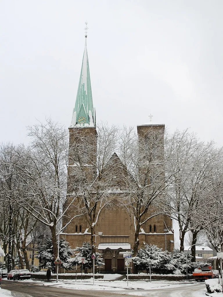 Die Herz-Jesu-Kirche in Herne-Mitte, Ansicht von Westen