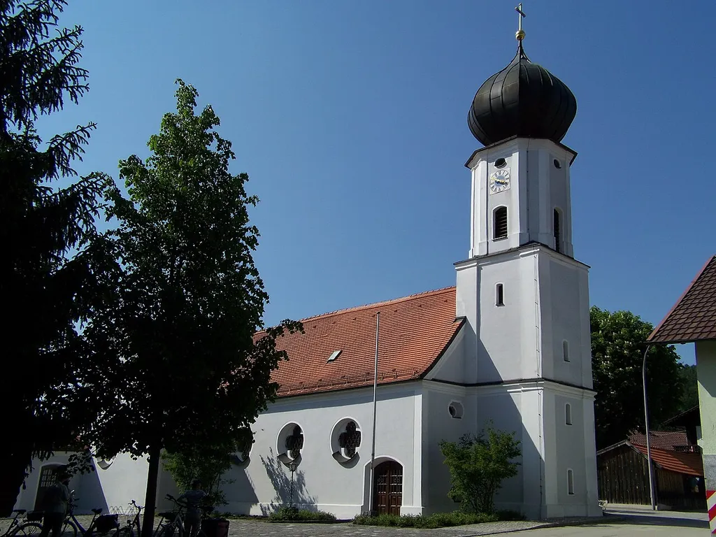 Wiesenfelden, Saulburg, Wiesenfeldener Straße 1. Katholische Filialkirche Maria Schnee in Anger, Langhaus und Turm 1698, Erweiterung 1922; mit Ausstattung.