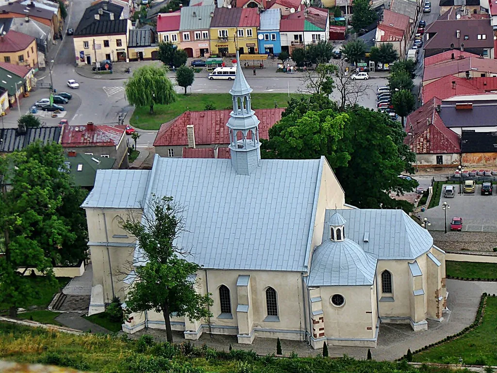 Chęciny - kościół parafialny p.w. św. Bartłomieja, widok z zamku (zabytek nr A.229/1-3 z 5.11.1947 i z 15.02.1967)