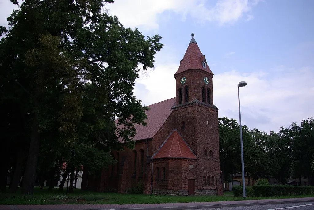 Nuthe-Urstromtal in Brandenburg. Die Kirche im Ortsteil Woltersdorf steht unter Denkmalschutz.