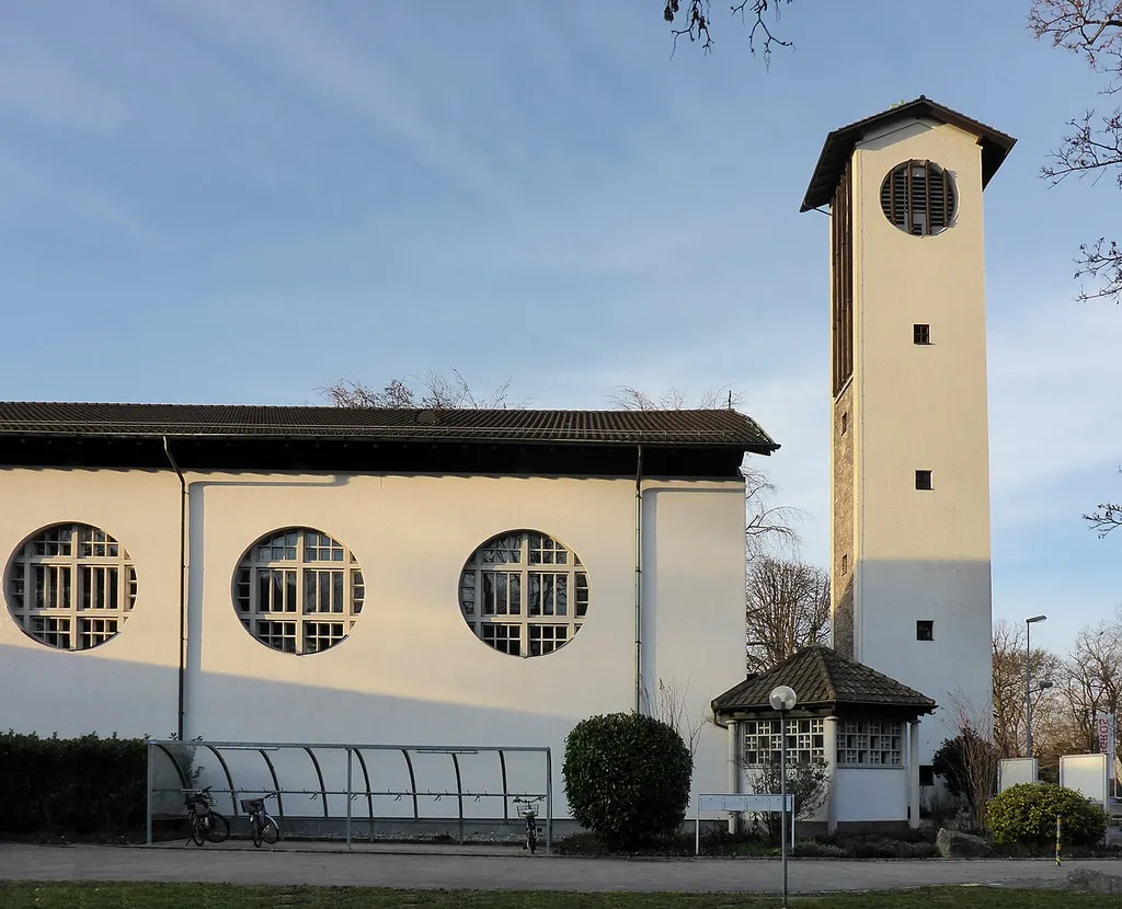 Blick auf die St. Josefskirche in Rheinfelden (AG); Ansicht der Südwest-Seite