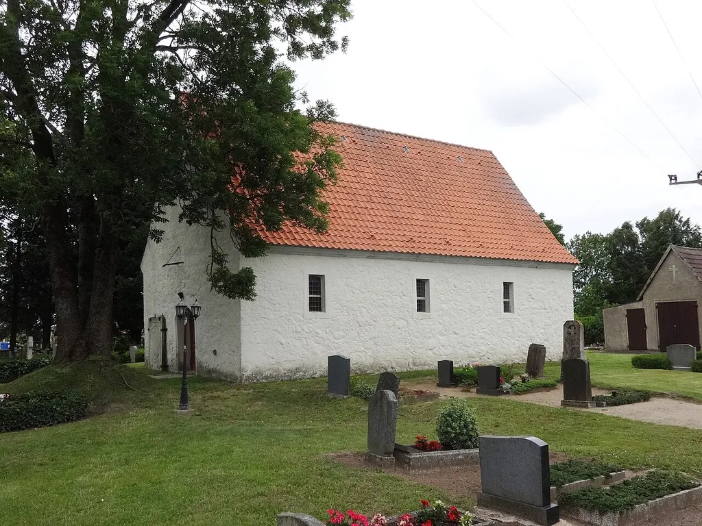 Die Dorfkirche in Klein Bünzow stammt aus dem 13. oder 15. Jahrhundert und befindet sich in der gleichnamigen Gemeinde im Landkreis Vorpommern-Greifswald in Mecklenburg-Vorpommern.