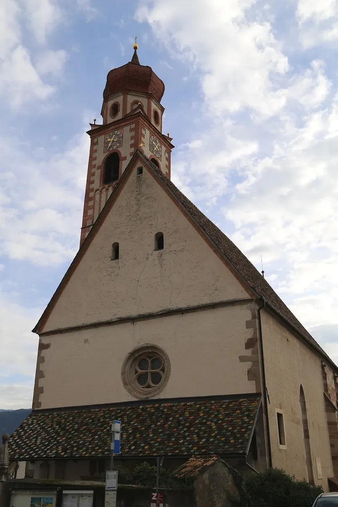Pfarrkirche Maria Himmelfahrt in Tisens This media shows the cultural heritage monument with the number 17592 in South Tyrol. (Wikidata)