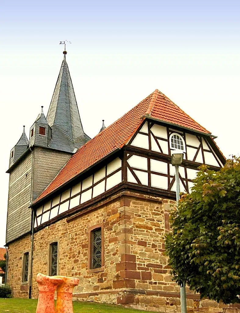 Kirche Zierenberg-Oelshausen mit Fachwerkoberbau