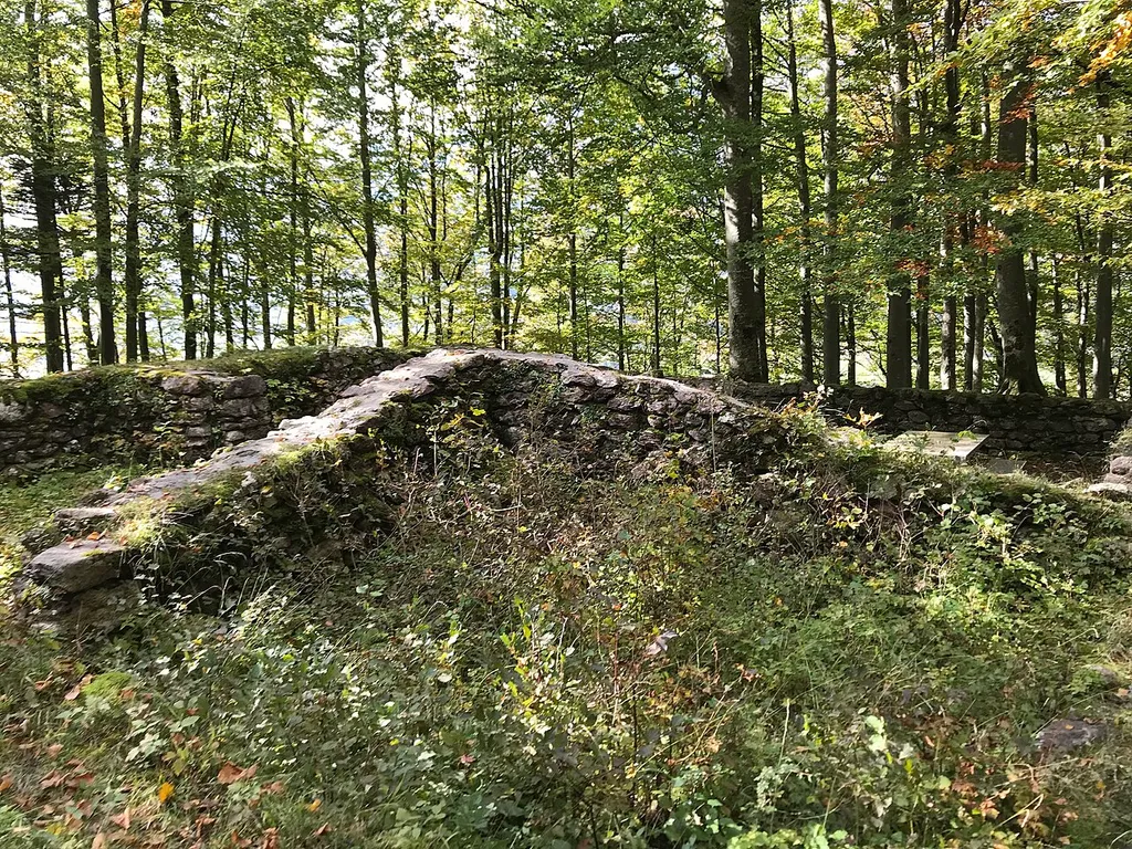 Sola castle ruins