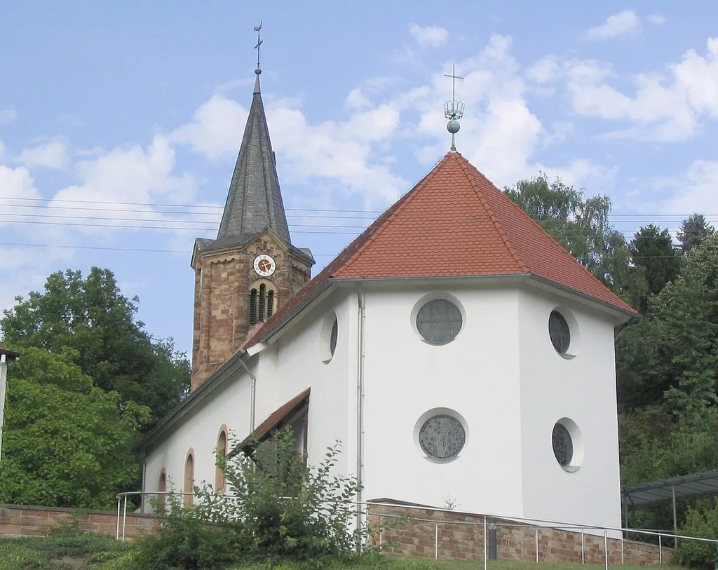 Beschreibung: Evangelische Kirche in Scheidt (Saarbrücken/Deutschland).