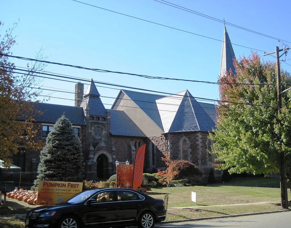 Photo of the First Presbyterian Church in Englewood, New Jersey. Photo taken from County Route 505 (East Palisade Avenue) looking southwest.