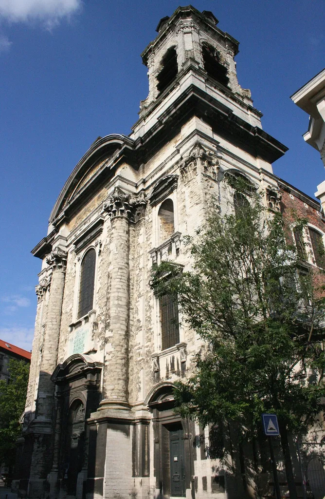 Eglise des Saints-Jean et Etienne aux Minimes, rue des Minimes (Bruxelles). Transition du style baroque vers le néoclassicisme
