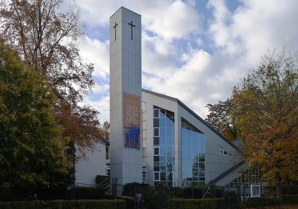 Blick auf die Kirche von der Königstraße