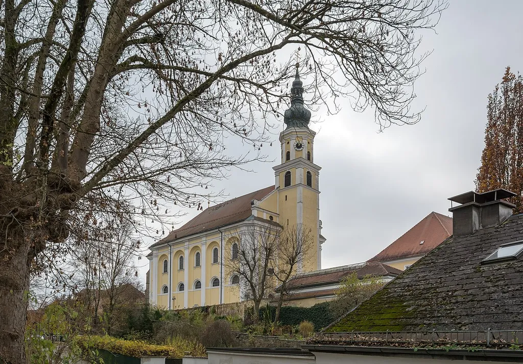 Kath. Pfarrkirche hl. Georg und Kirchhof