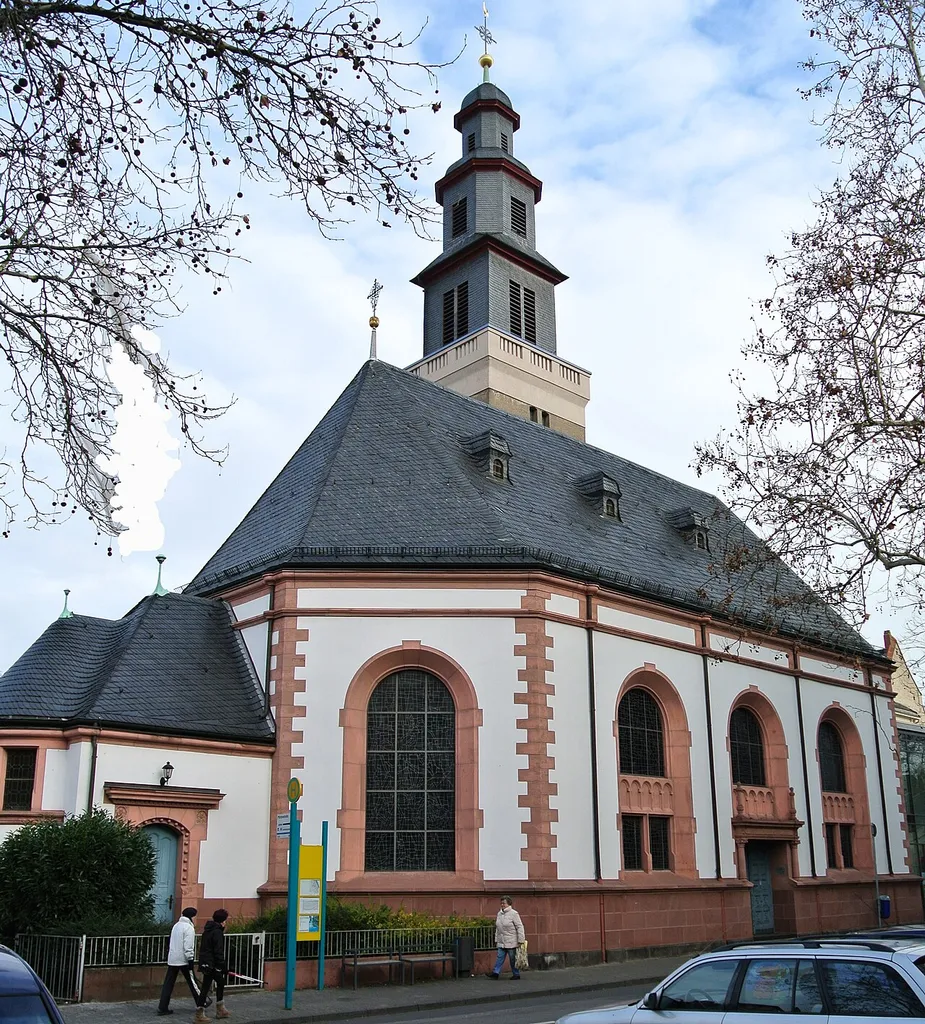 Evangelische Melanchtonkirche in Frankfurt-Fechenheim, Pfortenstraße 4; Bauzeit 1771-1772, 1928-1930, 1961; barocke Saalkirche; Baudenkmal
