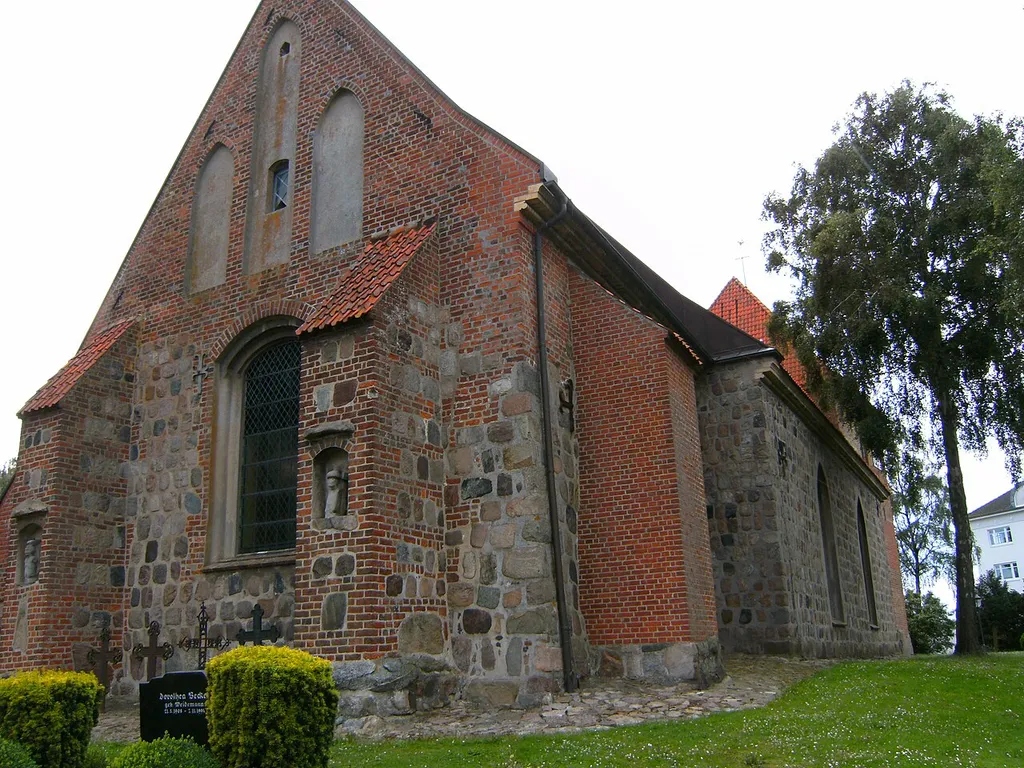 The protestant (evangelisch-lutherische) St. Nicolaikirche in Grömitz, Germany. Seen from Kirchenstraße.