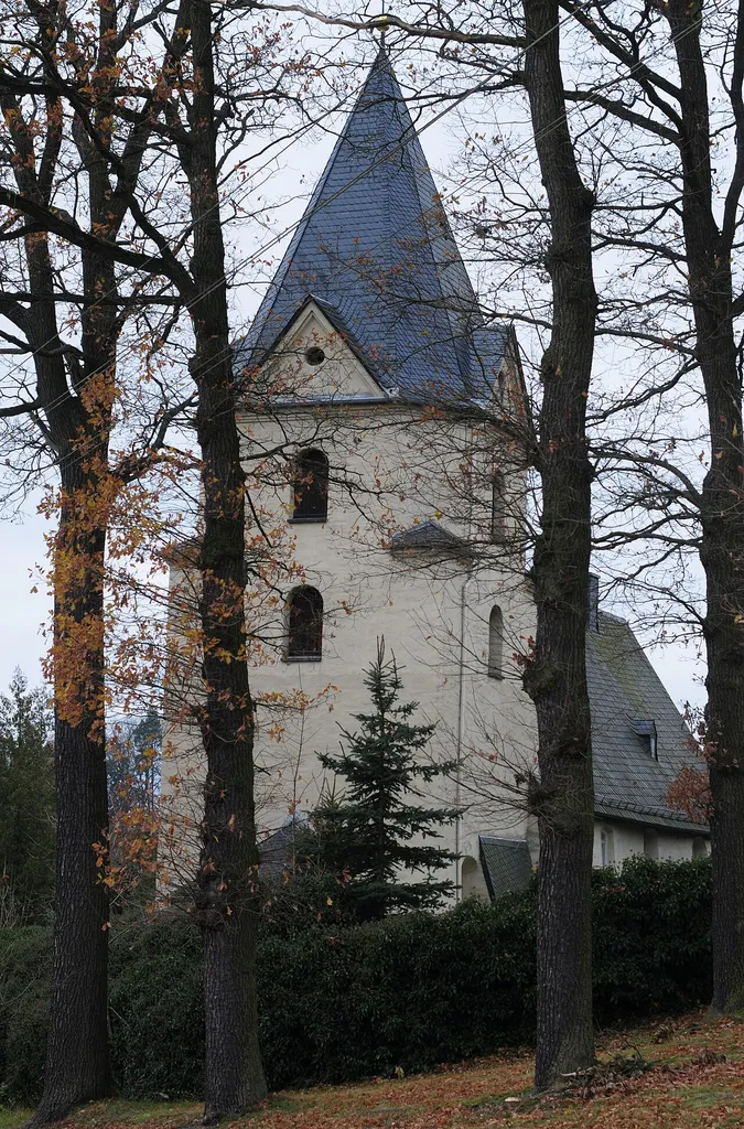 Gemeinde Mühlental, OT Unterwürschnitz: Evangelisch-lutherische Pfarrkirche, romanischer Kernbau, Turmaufbau von 1838 (Vogtlandkreis, Freistaat Sachsen, Deutschland)