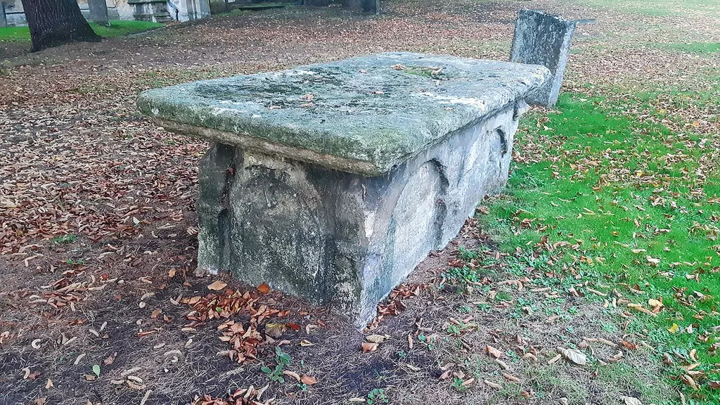 Chest Tomb Approximately 16 Meters West North West Of North East Gate Of Abbey Churchyard (Pershore, Wychavon, Worcestershire, WR10)