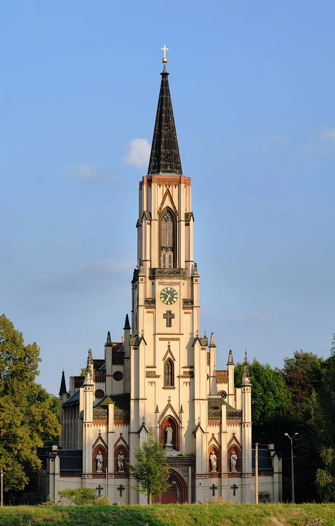 This image shows the Matthäuskirche ("Matthew church") in Zwickau, district Bockwa, in Saxony, Germany. It is a three segment panoramic image.