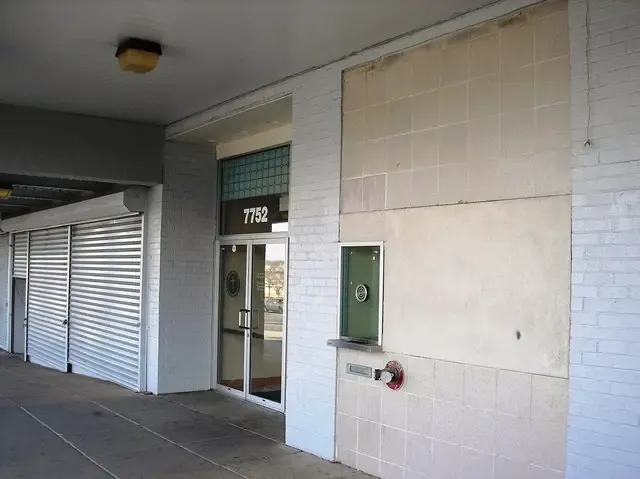 Roth's Dodge Plaza Theatre