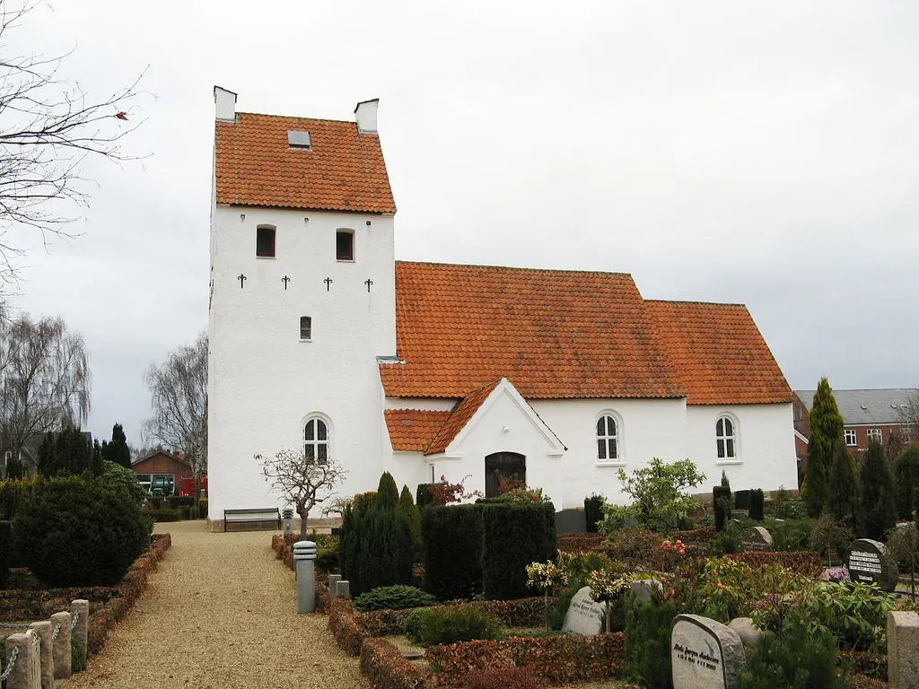 Vejrup kirke, Vejrup sogn, Esbjerg kommune (former: Gørding Herred, Ribe Amt). Kirken set fra syd