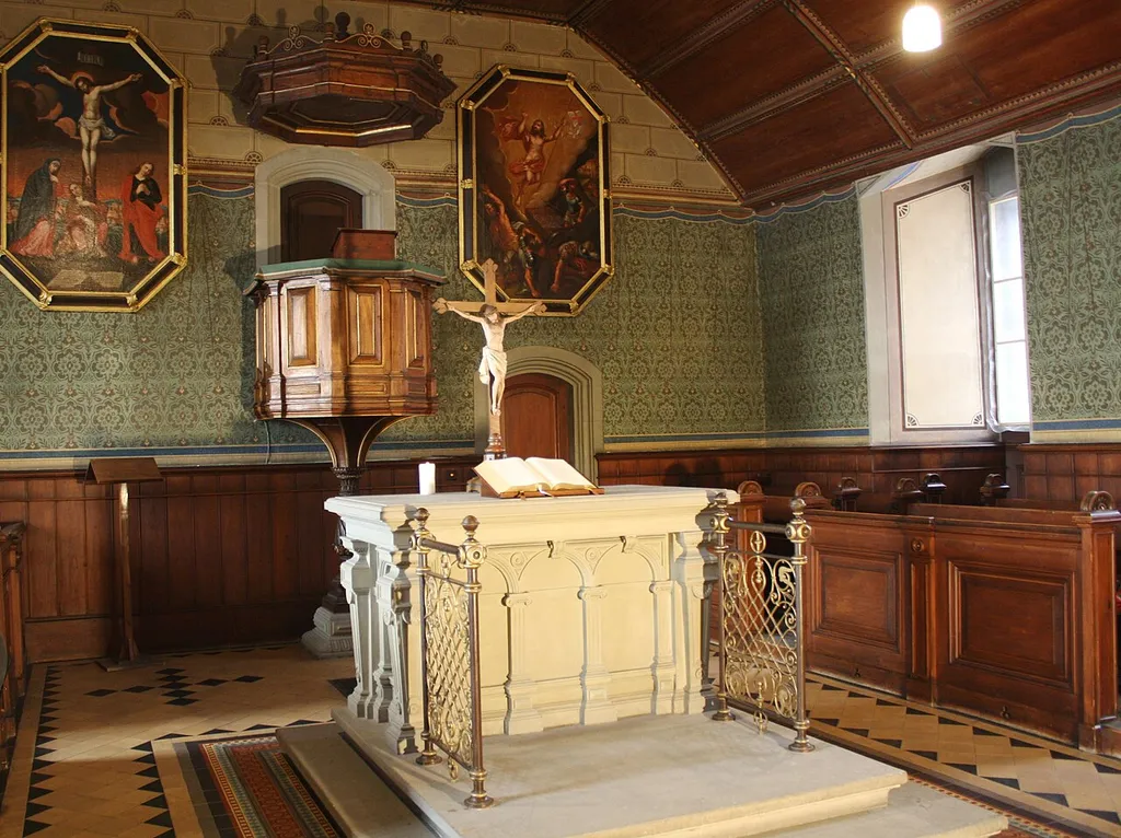 Tübingen. Schlosskirche. Altar und Kanzel