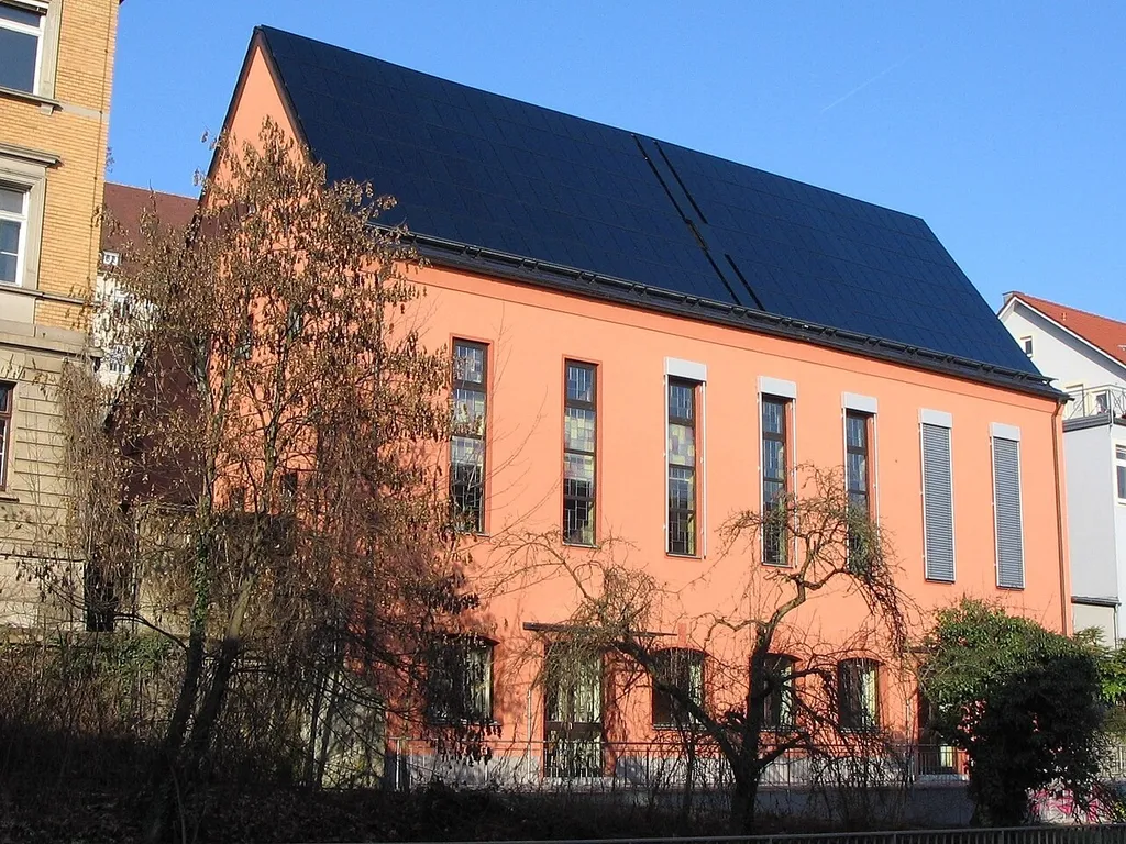 Tübingen, Friedenskirche. Roof with CIS-solar-cells.