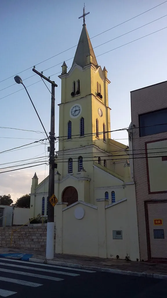 Igreja da Paróquia de São Roque, localizado no bairro São Roque, município de Laranjal Paulista, Brasil.