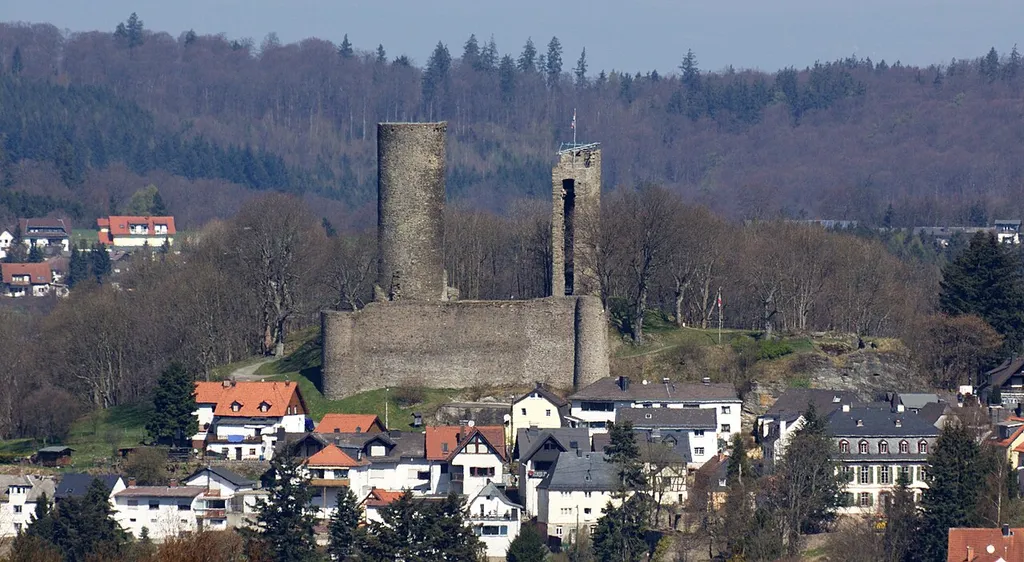 The remains of the Reiffenberg castle at Oberreifenberg (Taunus), Germany. View from south-southeastern direction. In the lower right corner of the picture the Bassenheim Palais can be seen with its enclosing wall.