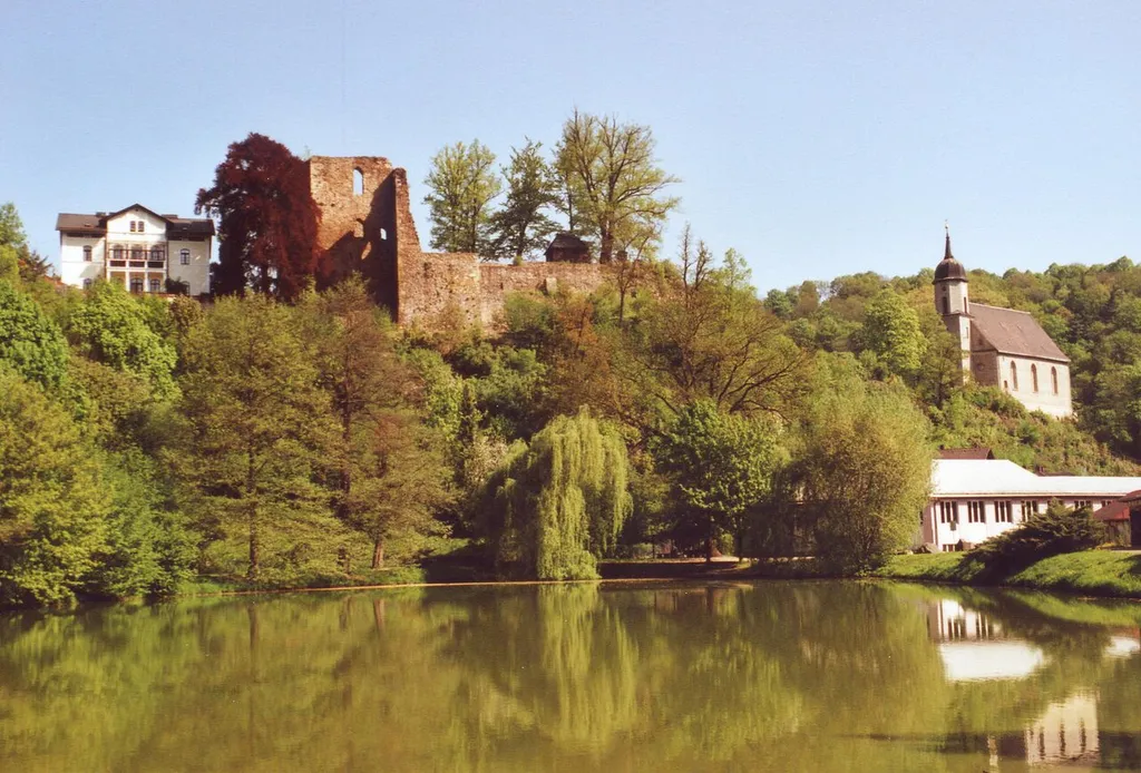 Burg Tharandt: Blick auf Burg und Bergkirche