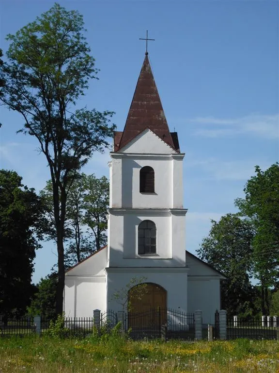 Raudonės Švč. Jėzaus Širdies bažnyčia