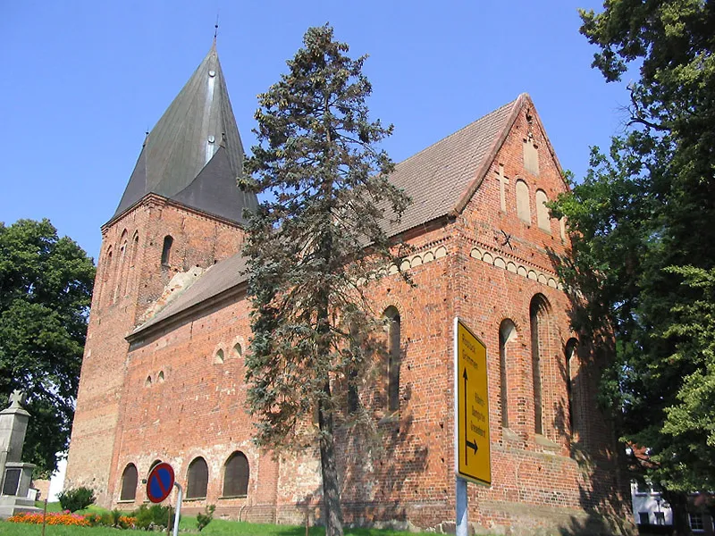 Beschreibung: Stadtkirche von Marlow, 1244 fertiggestellt, Turm aus dem 15. Jahrhundert Fotograf: Darkone, 31. Juli 2004